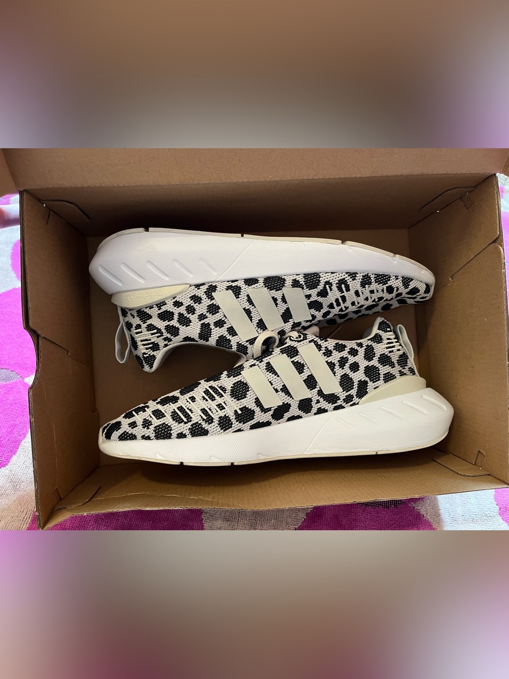 Adidas Wmns Swift Run 22 in Dalmatian Print